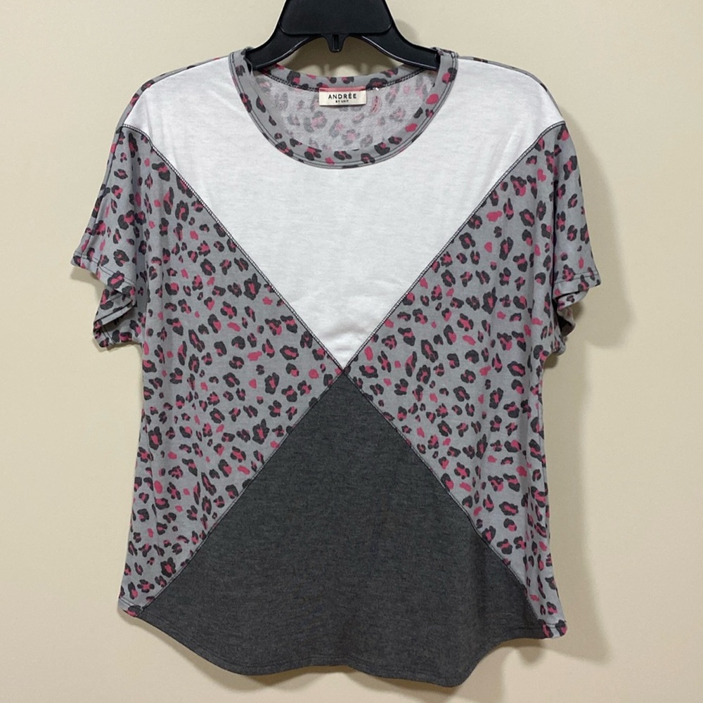 NWOT Andree by Unit short sleeve top medium - Picture 1 of 7